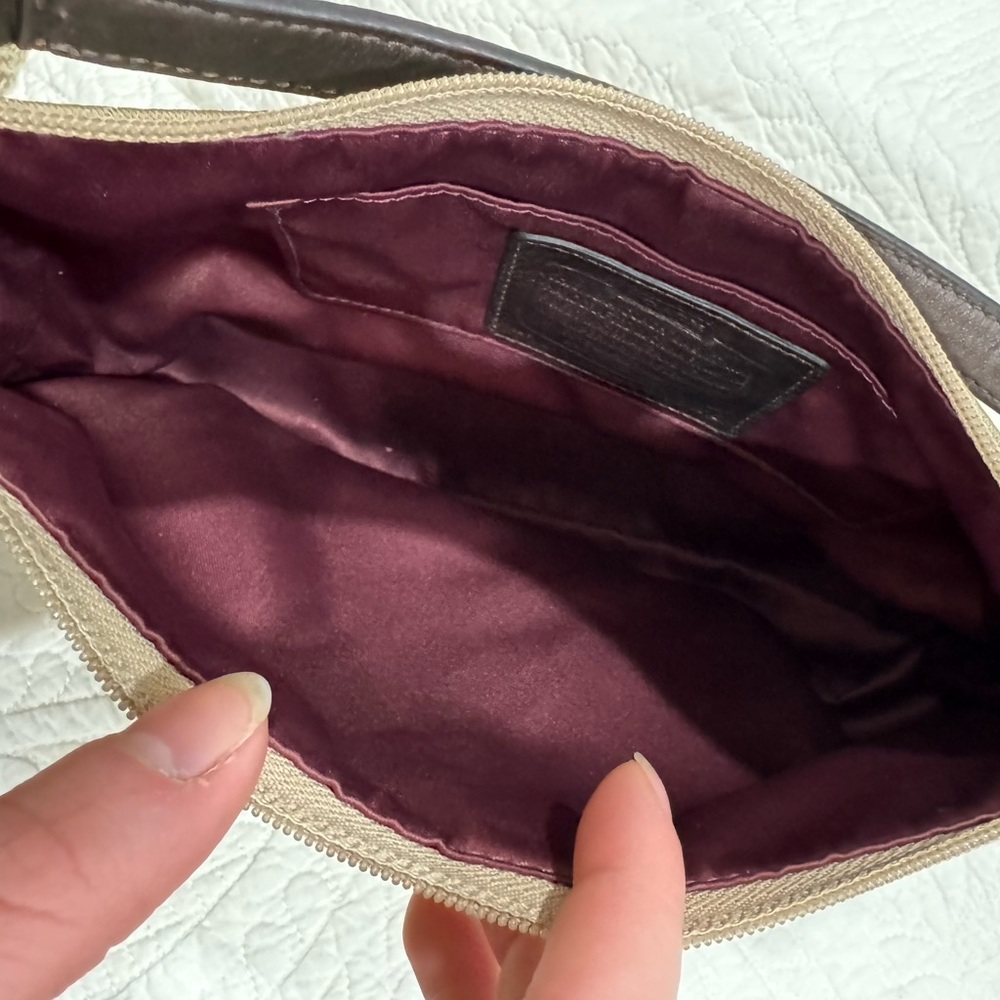 2010 Coach shoulder purse - Picture 6 of 6